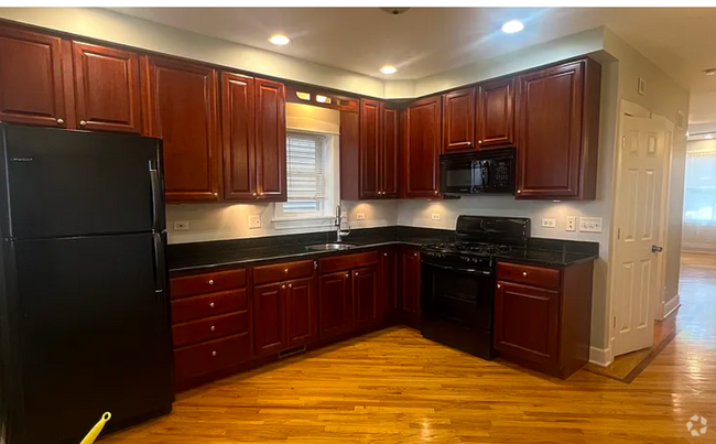 Building Photo - 2933 N Ridgeway Ave Unit 1 Rental