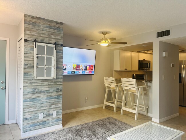 Photo - 3142-3153 Sir Hamilton Cir