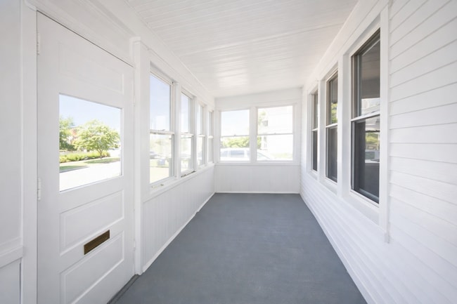 Photo - 322 Pierce St N