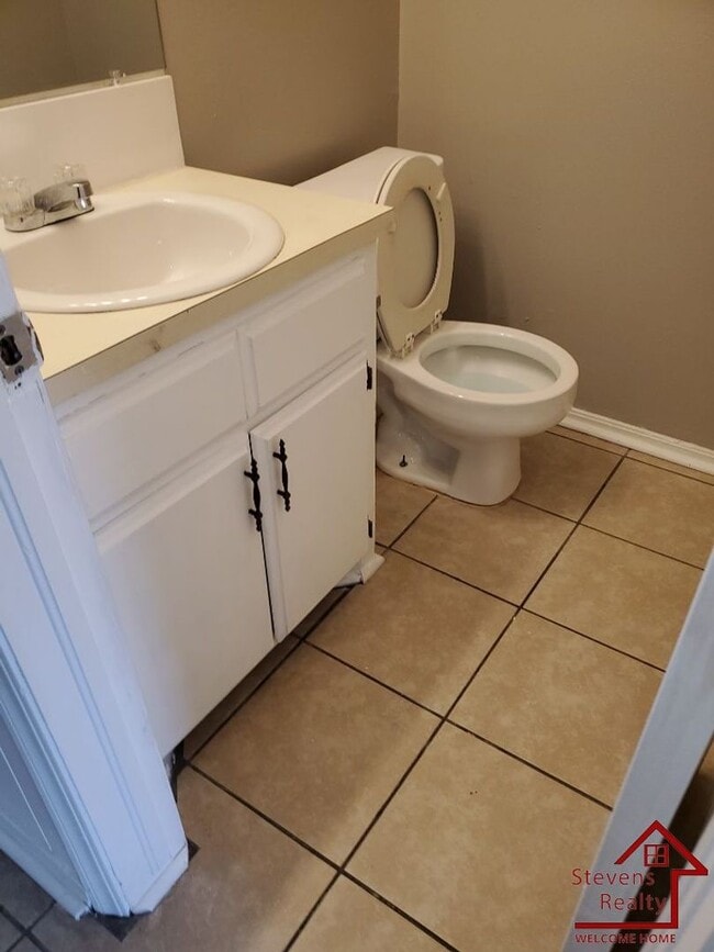 Photo - 2111 NW Lindy Ave