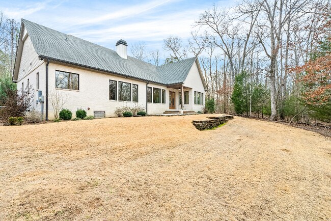 Photo - 323 Lee Rd 88