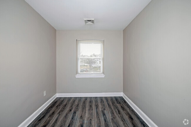 2BR, 1BA - 900SF - Second Bedroom