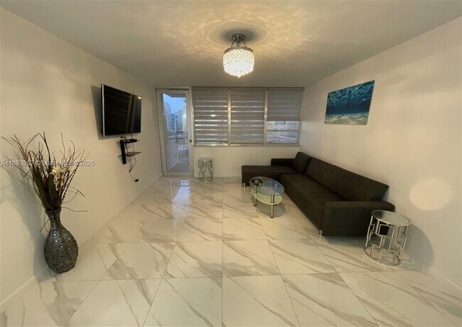 Photo - 251 174th St Unidad 611