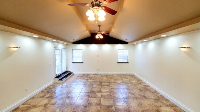 Building Photo - 89 Spring Grove Dr Rental