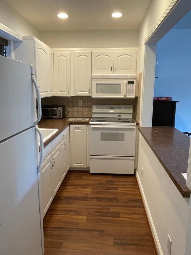 Kitchen - 1001 SE 16th St Unidad 11 Rental