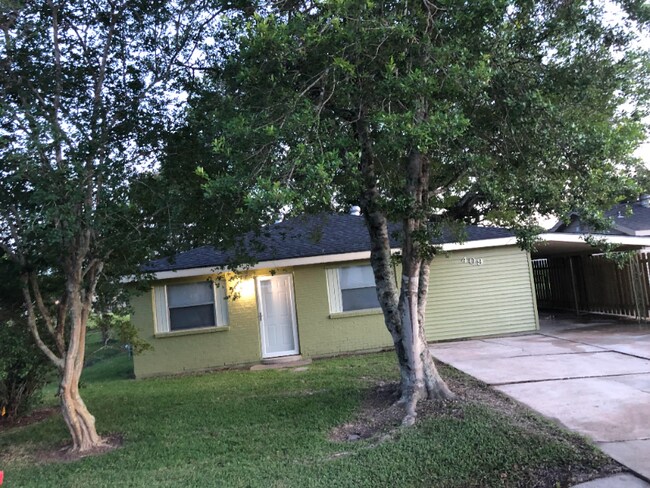 Photo - 409 Fieldcrest Dr