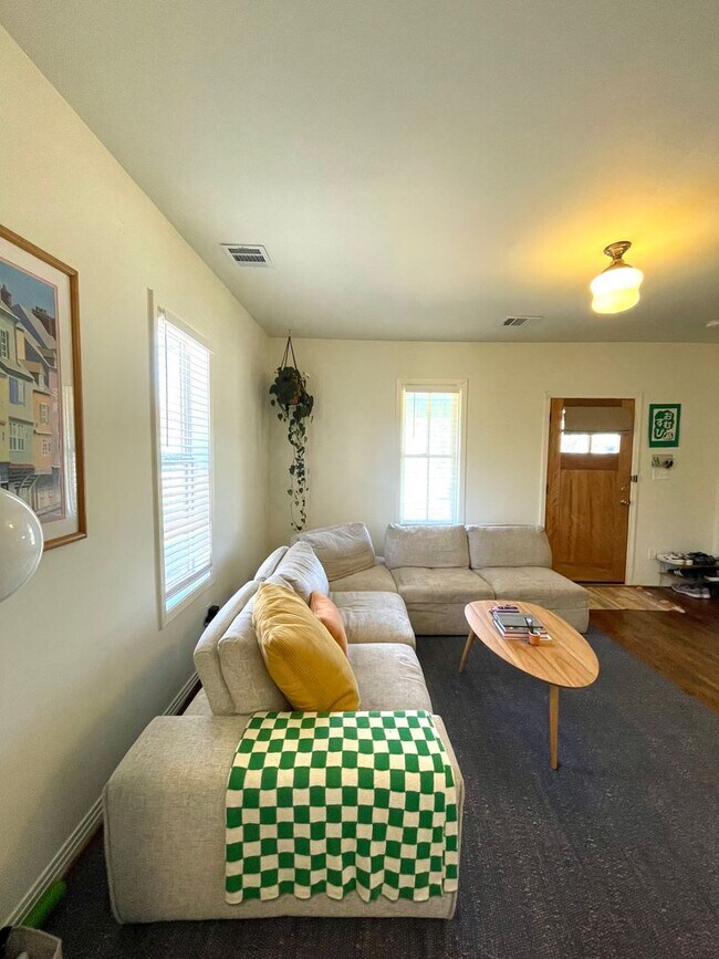 Photo - Cozy 3 Bed, 2 Bath Farmhouse Cottage