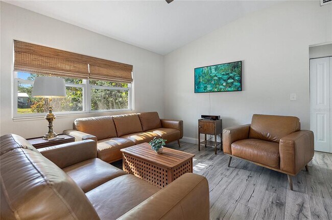 Photo - 6631 Bougainvilla Ave S