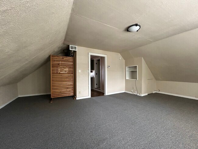 2807 S 9th St Unit Upper Unit