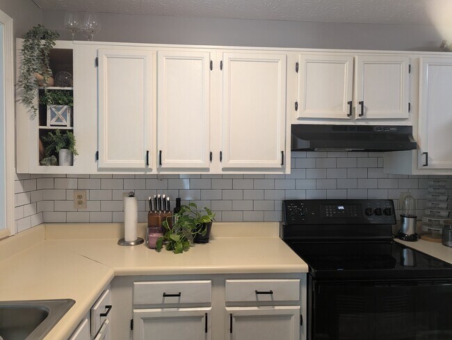 Photo - 715 Windchase Ln