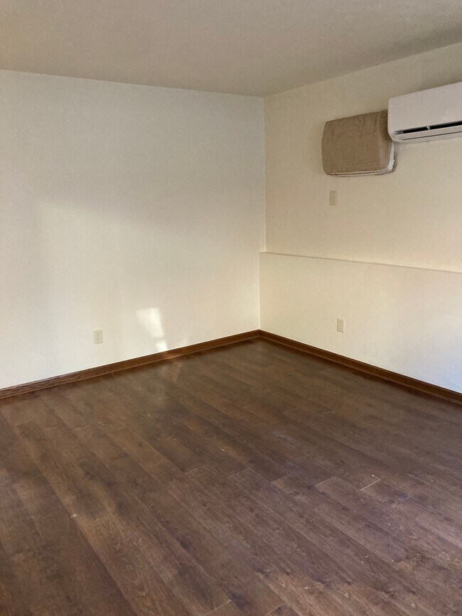 Immaculate Updated 2 Bedroom