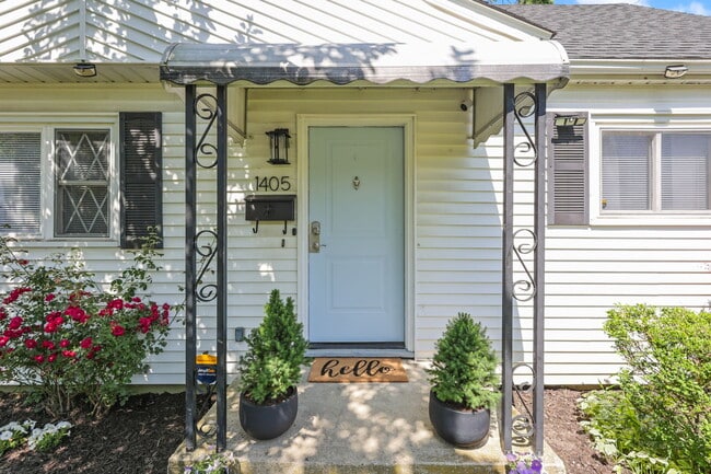 Building Photo - 1405 Coburg Rd Rental
