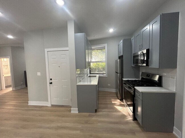 Photo - 428 W Belden Ave Unit 438-17