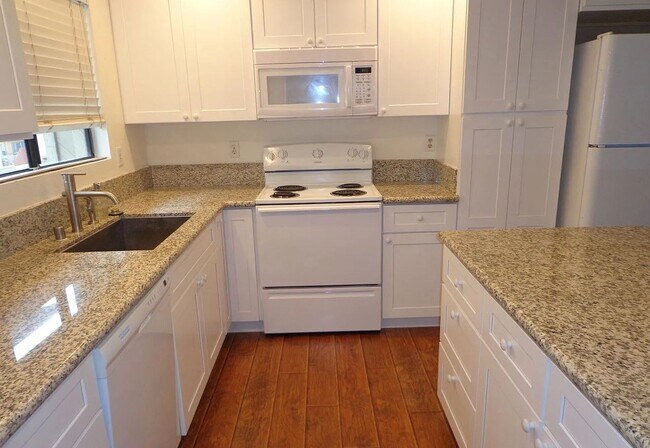 Photo - Gorgeous Pacific Beach 2 Bed 2.5 Bath Townhouse