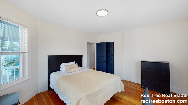 Photo - 5-7 Chester Ave. Unit 1 Unidad 1