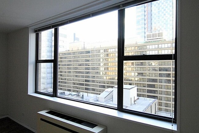 Building Photo - 400 E 71st St Unit 3R Rental