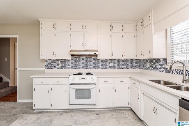 Photo - 2002 Tallwoods Ln