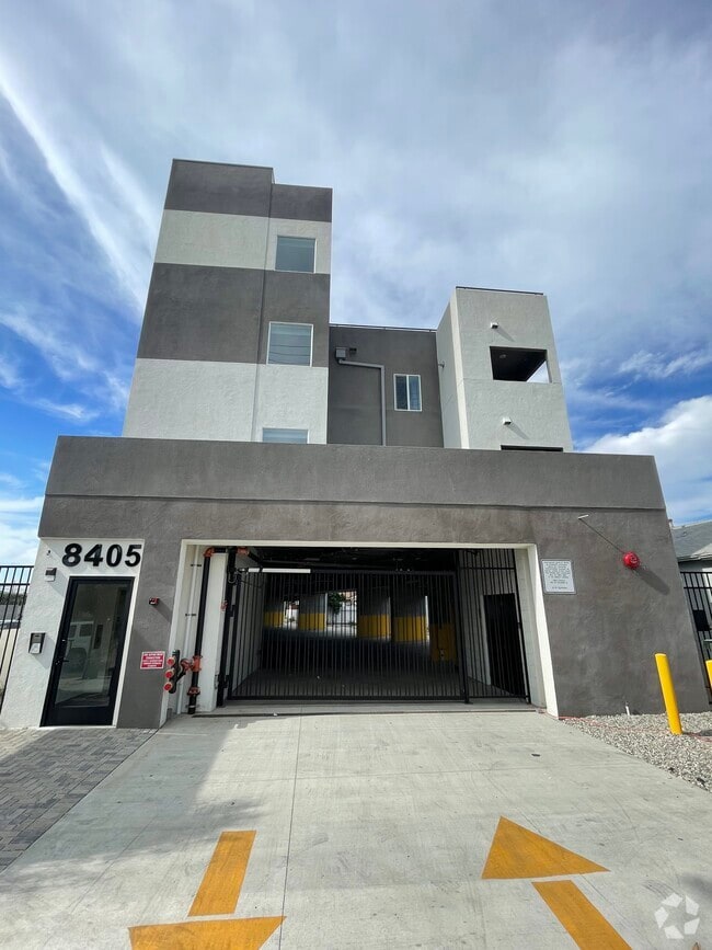 Building Photo - 8405 Glenoaks Blvd Rental