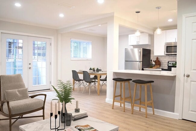 Building Photo - Westport Landings Unit 807-3