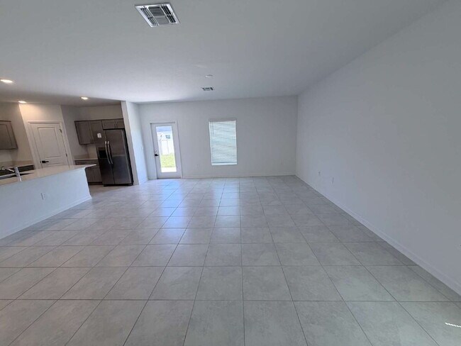 Photo - Available for Rent 5 spacious bedrooms and 2.5 bathrooms