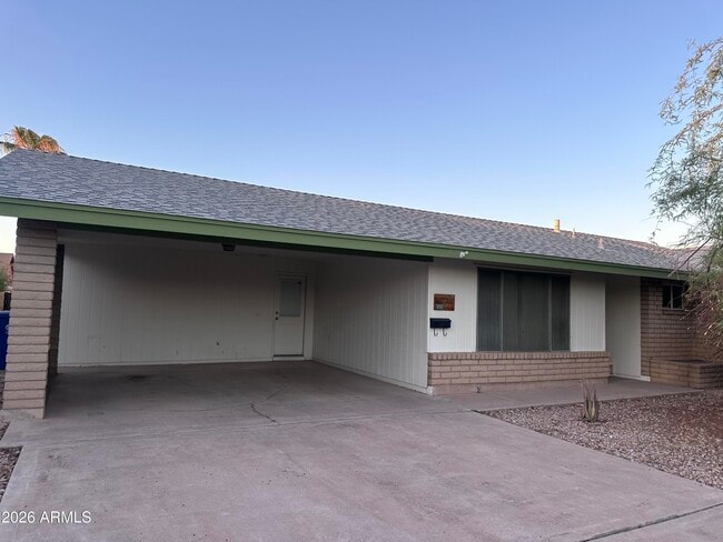 308 E Ellis Dr
