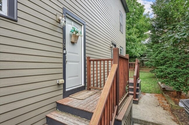 Photo - 18 Claymont Terrace