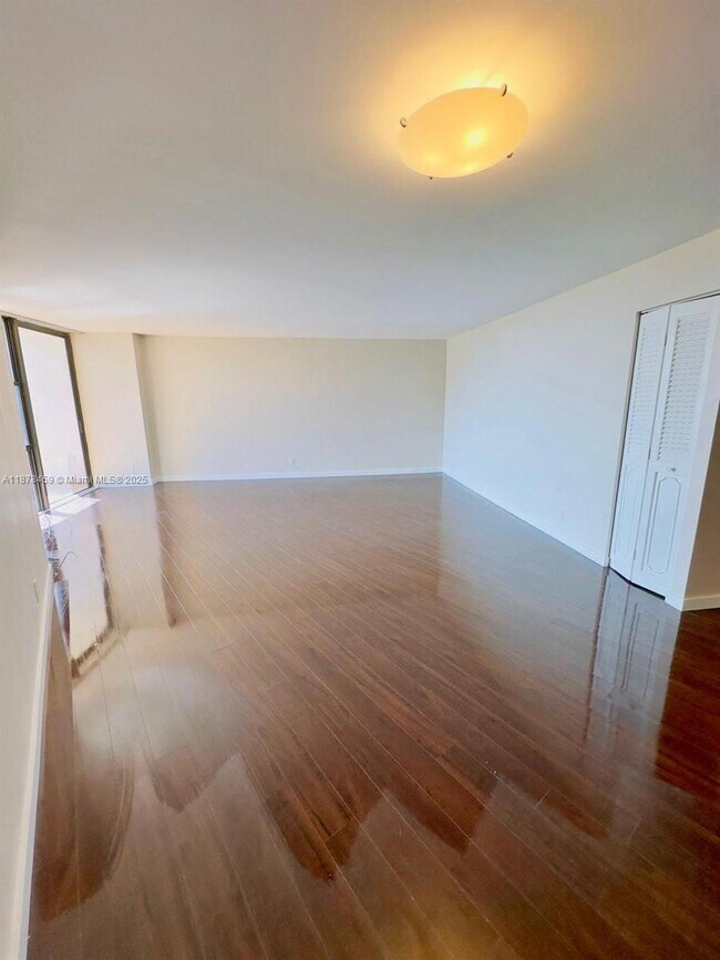 Photo - 800 Parkview Dr Unit 611