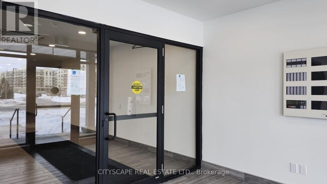 Photo - 181 Elmira Rd S Unité 302B