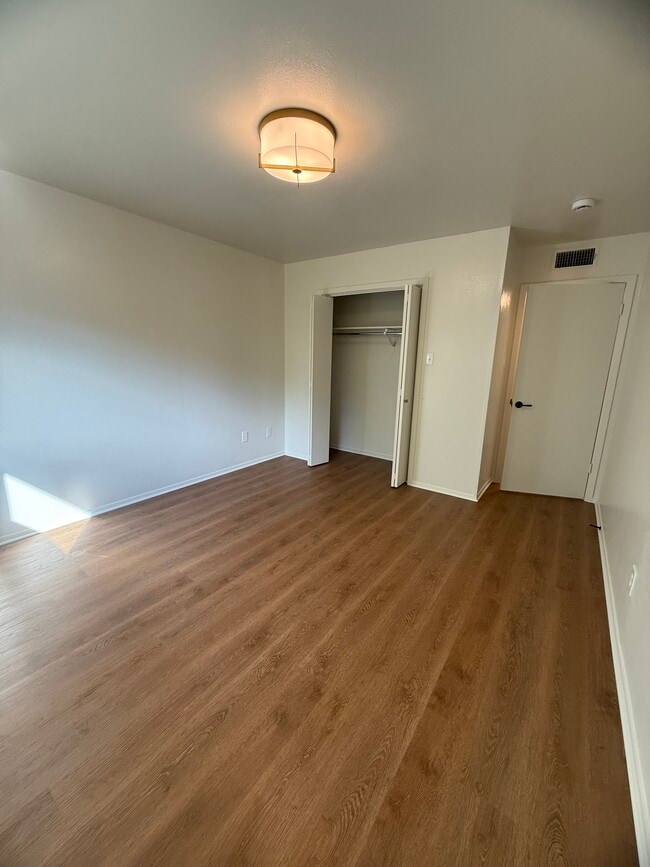 Building Photo - 1201 N Austin St Unit 3
