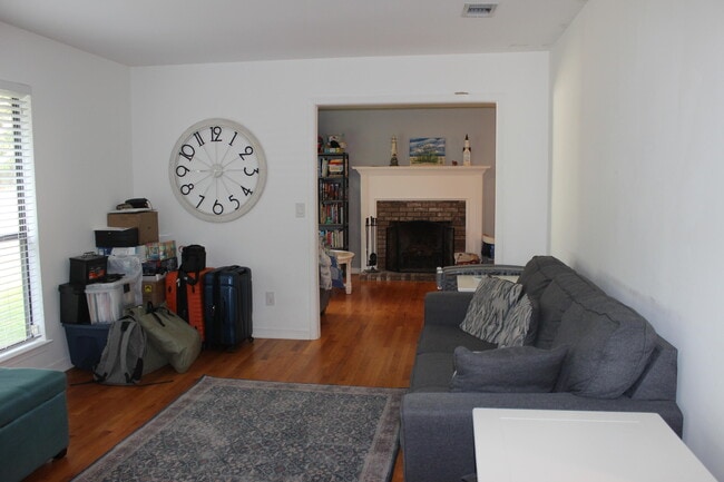 Photo - 334 Jamaica Way