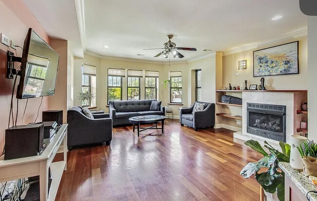 Photo - 8145 S Prairie Ave