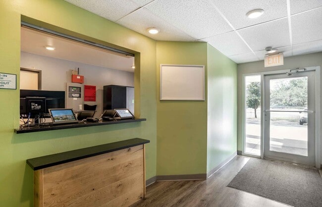 Furnished Studio-Pensacola - Northeast