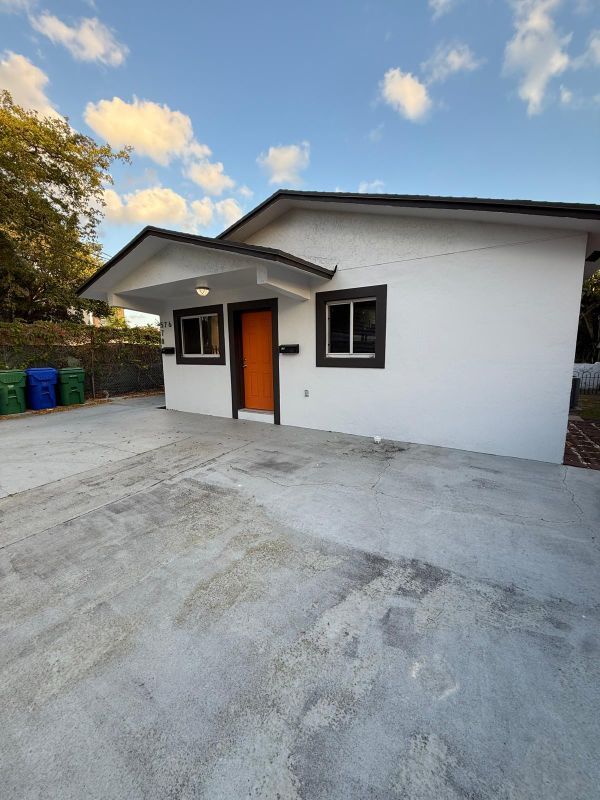 Building Photo - 576 NE 70th St Rental