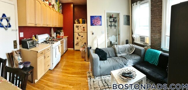 Building Photo - 447 Park Dr