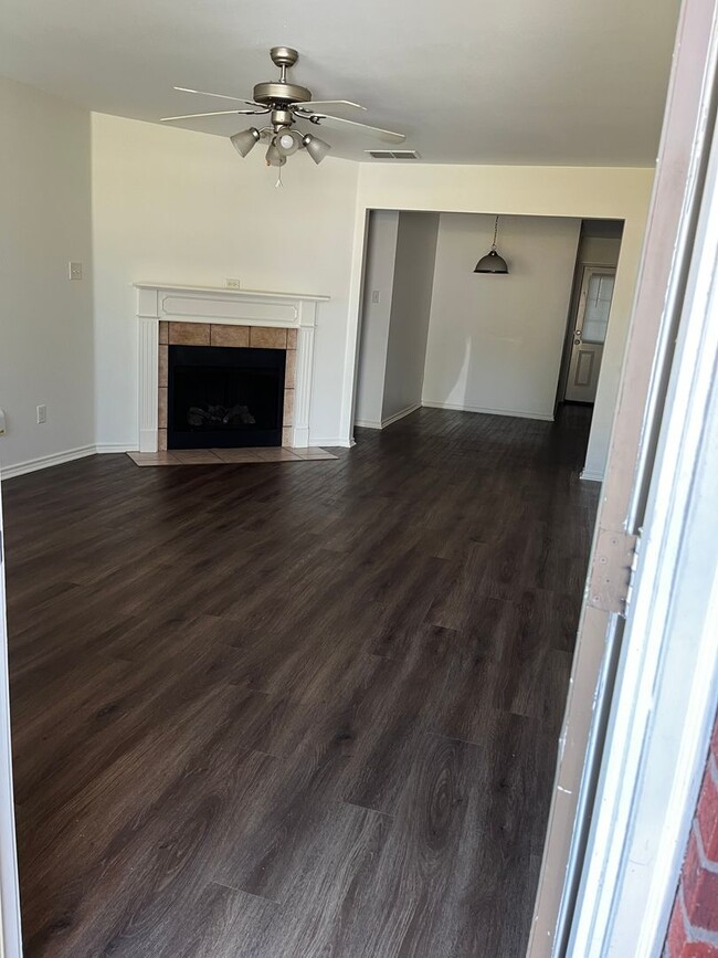 Building Photo - 2010 Seabiscuit Trce Unit B