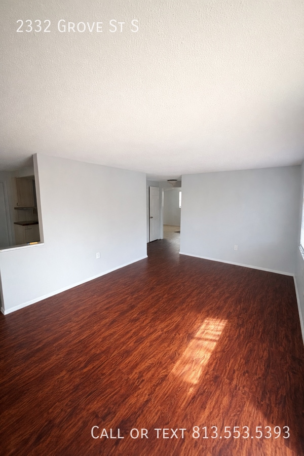 Photo - 2332 Grove St S