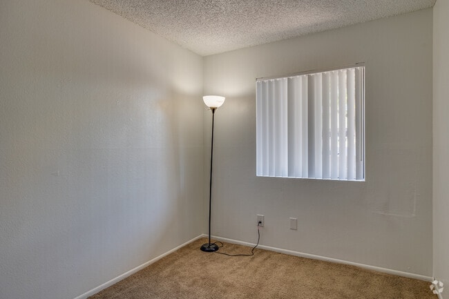 2BR, 2BA - 750SF