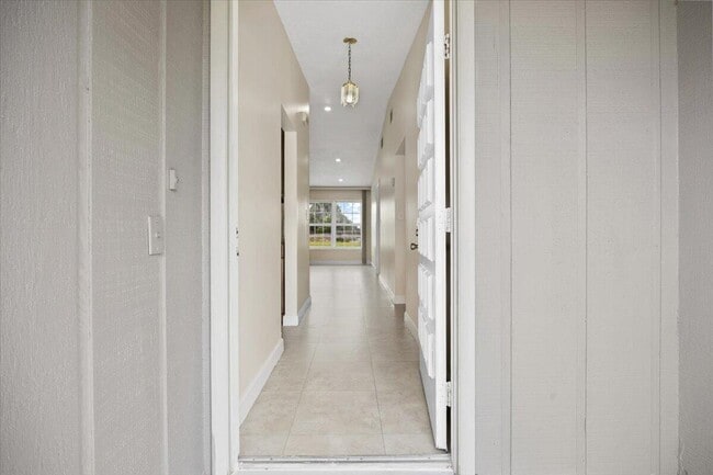 Photo - 5540 Lakewood Cir S
