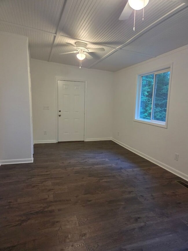 Photo - $1,700 - 2 Bedroom / 1 Bath Newly Remodeled Home in the Balsam Community