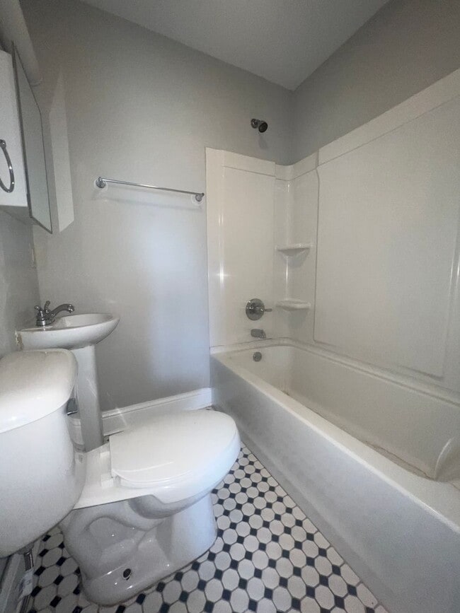 Photo - 1BD/1BA in Gated Complex Unit 1802 Philip #204