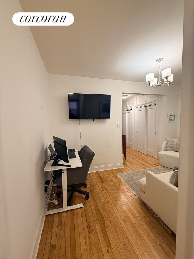 Photo - 163 W 17th St