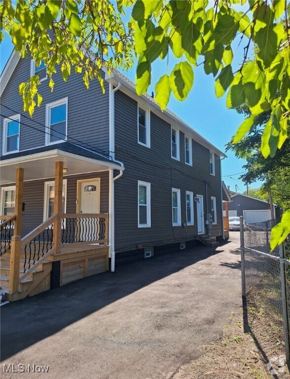 Building Photo - 1431 Rowley Ave Unit up Rental