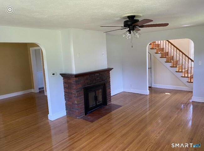 Photo - 304 Buckingham St