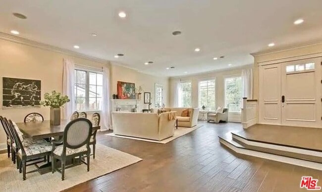 Building Photo - 580 N Kenter Ave