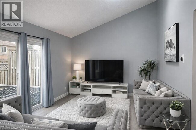 Photo - 21 Conestoga Rd