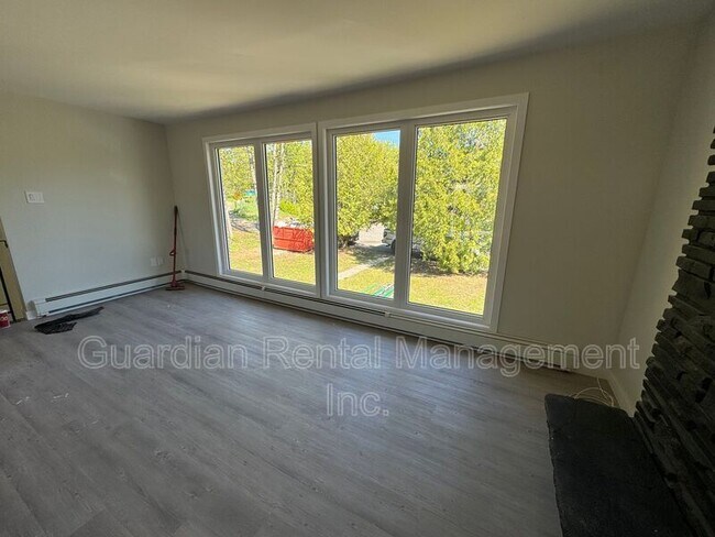 Photo - 329 Albany St Unit 1