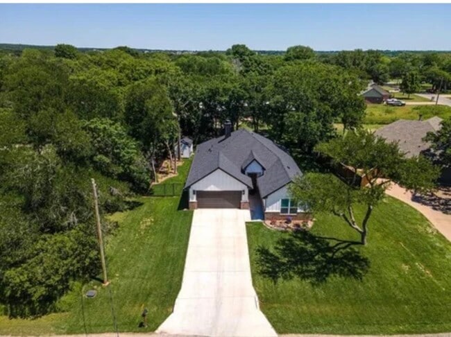 Building Photo - 1418 Cheyenne Trail