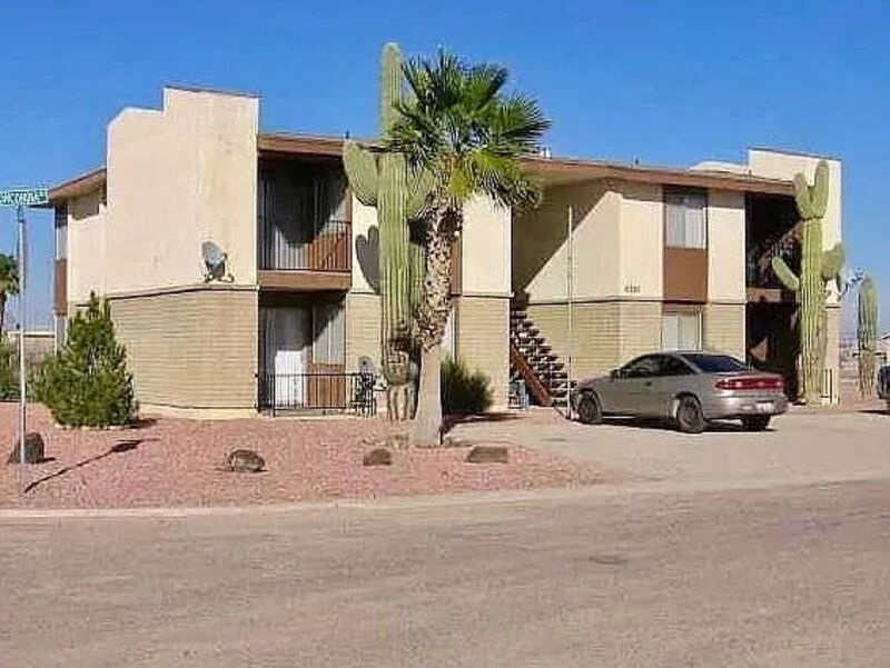 Photo - 10660 W Concordia Dr Unidad #4 Rental