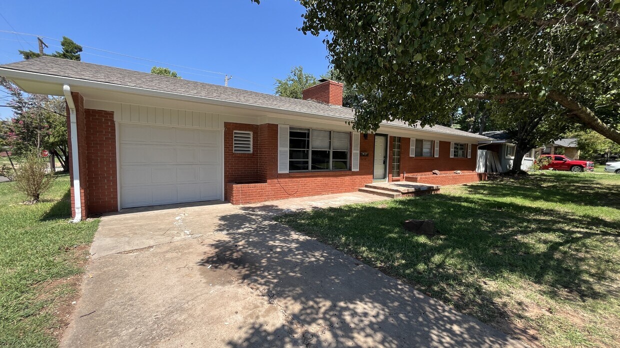 Photo - 2153 Huntleigh Dr (The Village, OK)
