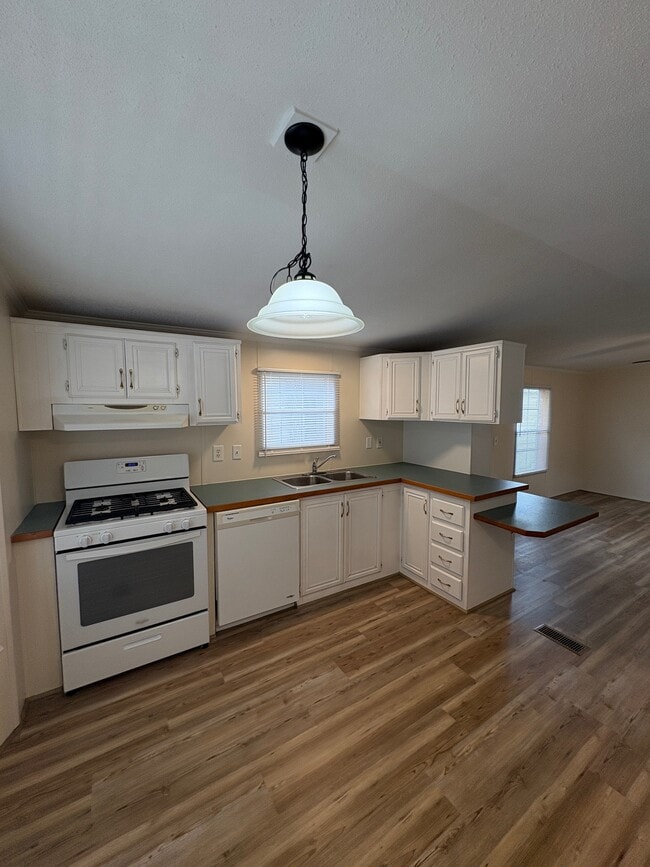 Building Photo - 45 Mantua Grove Rd Unit P-05 Rental